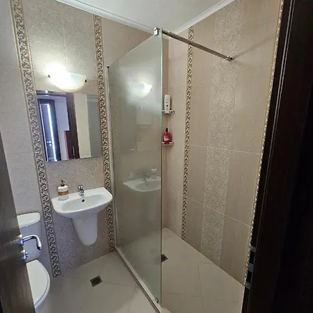 Sunny Holidays Apartment, Morsky Bryag * Święty Włas